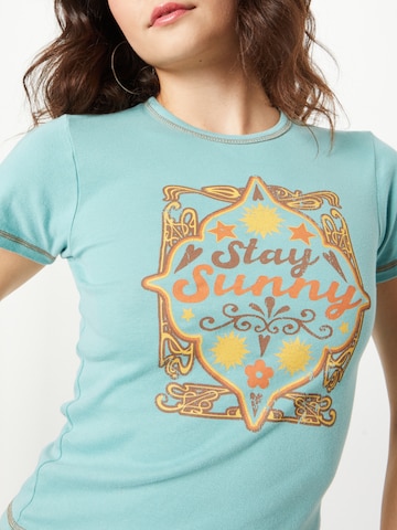 T-shirt 'STAY SUNNY BABY' BDG Urban Outfitters en bleu