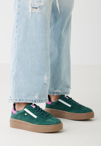 BRITISH KNIGHTS Sneakers laag ' RE-ISSUE ' in Groen: voorkant