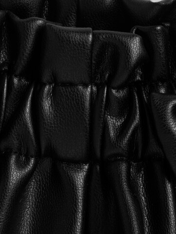 Chicco Regular Shorts  in Schwarz