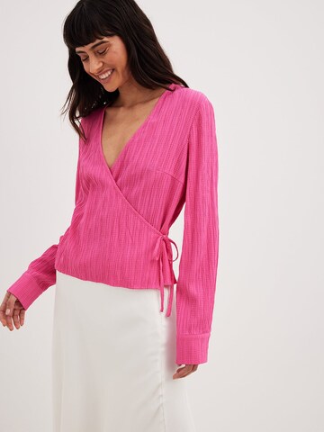 NA-KD Blouse in Roze: voorkant