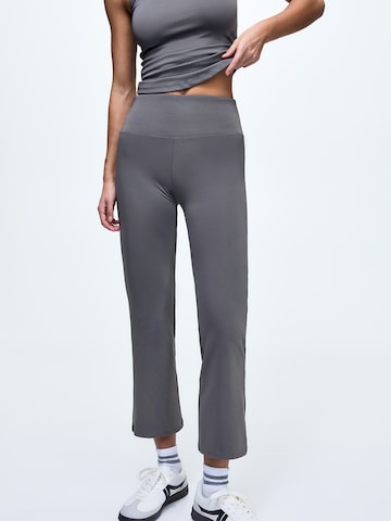 Pull&Bear Flared Leggings i grå: forside