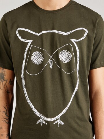 KnowledgeCotton Apparel Μπλουζάκι 'Big Owl' σε πράσινο