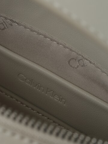 Borsa a spalla di Calvin Klein in beige