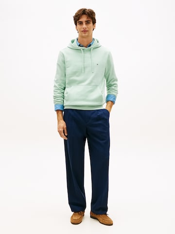 TOMMY HILFIGER Sweatshirt 'ESSENTIAL' in Green