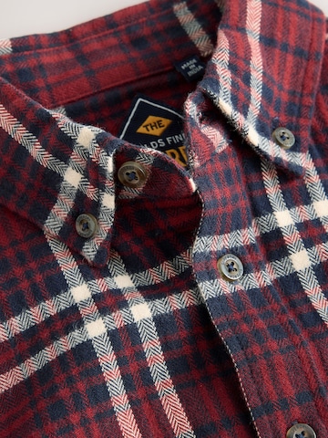 Superdry - Ajuste regular Camisa en rojo