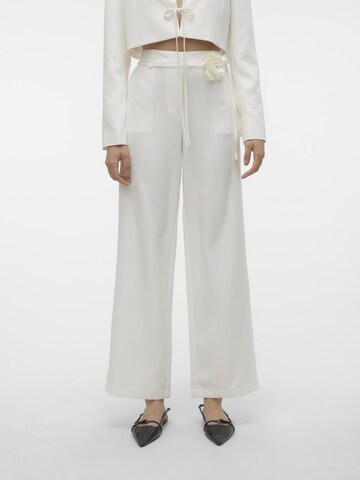 Regular Pantalon 'Florentina' VERO MODA en blanc : devant