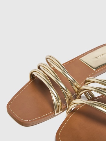 Pull&Bear Mules in Gold