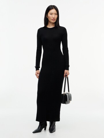 TOMMY HILFIGER Strickkleid in Schwarz: Vorderseite