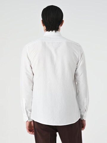 Coupe regular Chemise Antioch en blanc