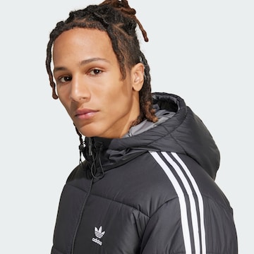 ADIDAS ORIGINALS Välikausitakki 'Adicolor' värissä musta