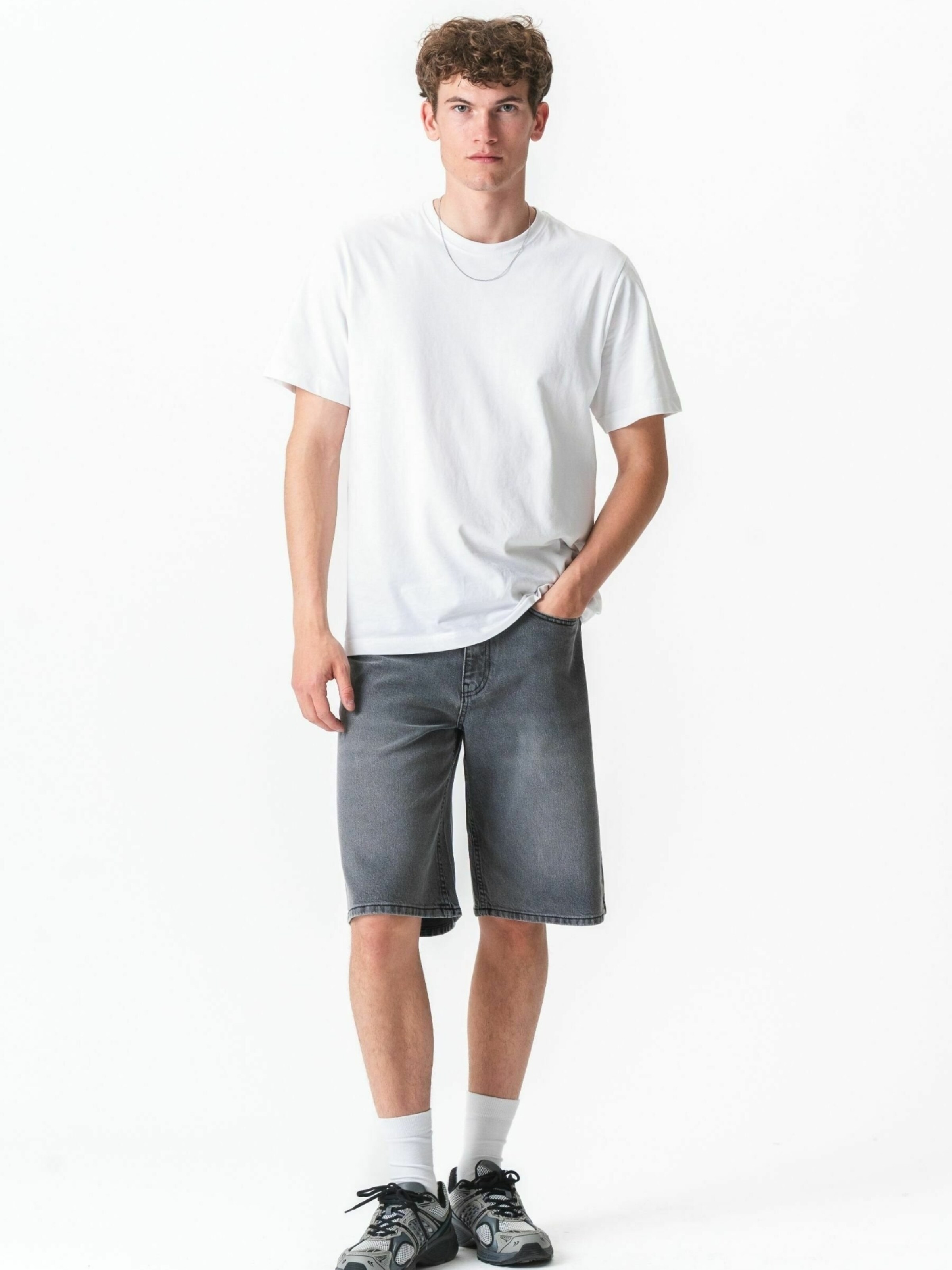 TEESHOPPEN regular Bukser ' Denim shorts ' i grå