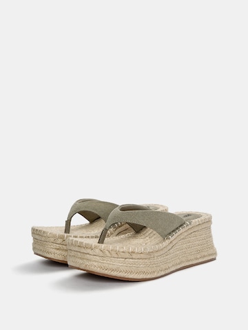 Pull&Bear Teenslipper in Groen