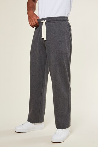 KangaROOS Loose fit Pants in Grey: front