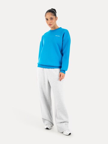 Smilodox Sweatshirt in Blauw: voorkant