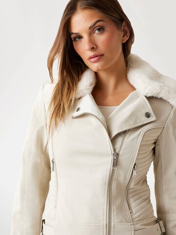 GUESS Between-Season Jacket in White