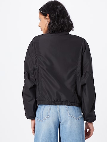 Urban ClassicsPrijelazna jakna - crna boja