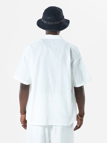 VAMOS CLO Comfort fit Button Up Shirt 'Amaranth' in White