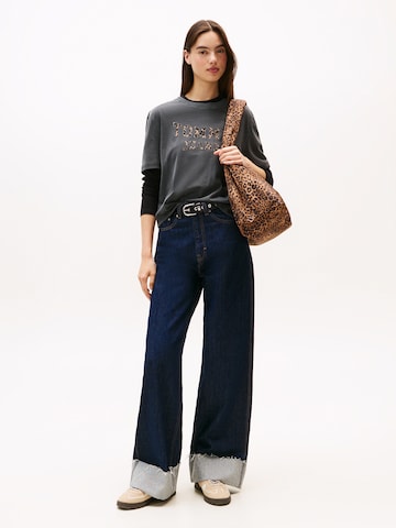 Tommy Jeans Тениска в черно: отзад