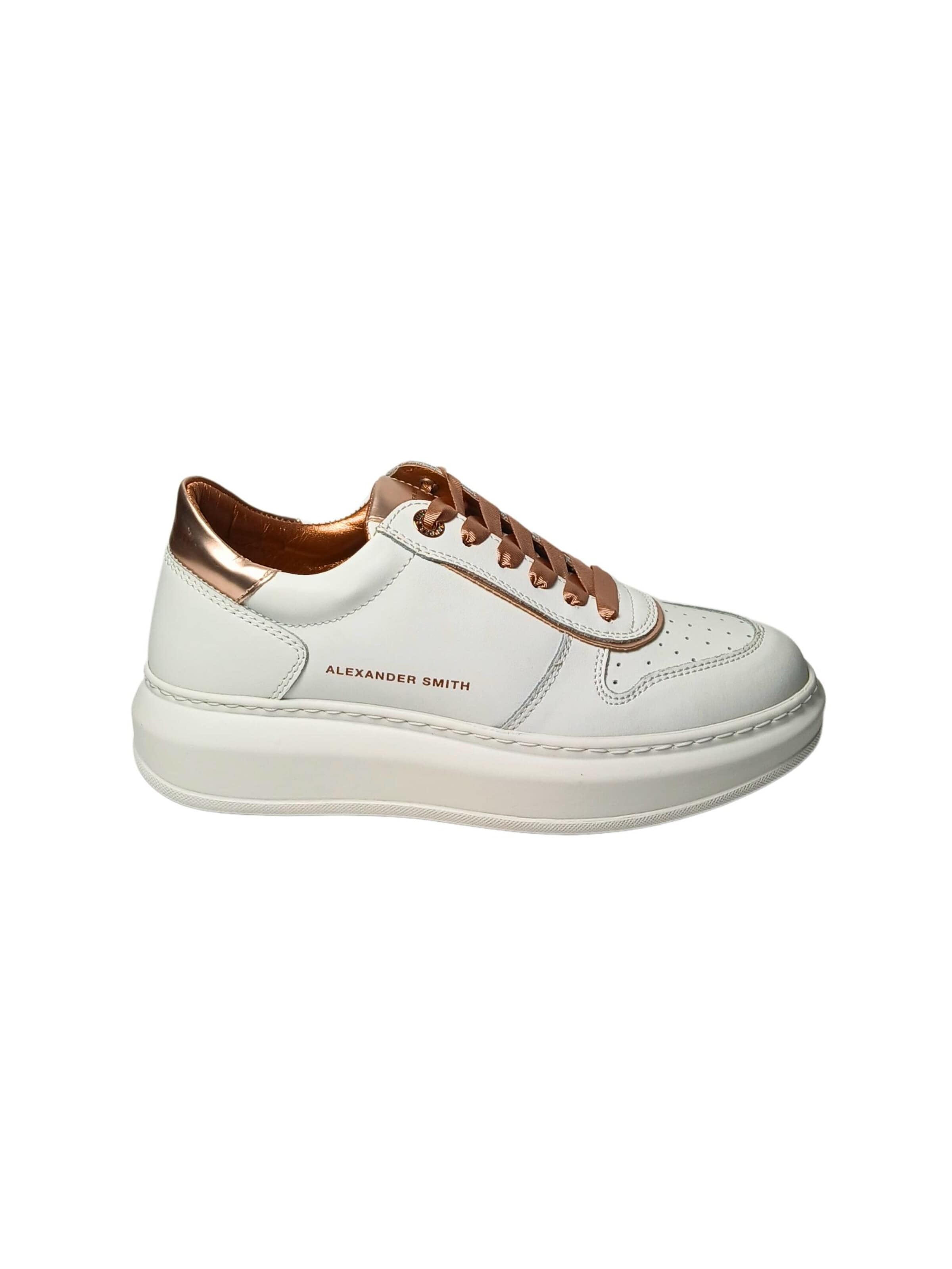 Alexander Smith Sneakers in White: front
