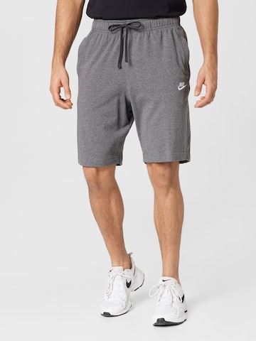 regular Pantaloni di Nike Sportswear in grigio: frontale