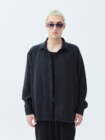 VAMOS CLO Button Up Shirt 'Oceanside' in Black: front