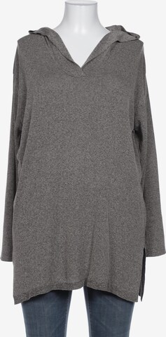 Madeleine Sweater & Cardigan in XL in Grey: front