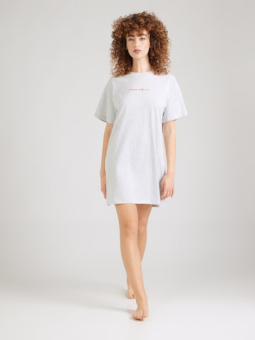 Cămăşi de noapte 'Moon' de la Hunkemöller pe gri