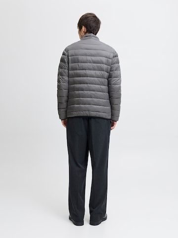 JACK & JONES Зимно яке в сиво
