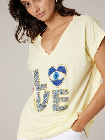 T-shirt 'Mykolove' Deeluxe en jaune