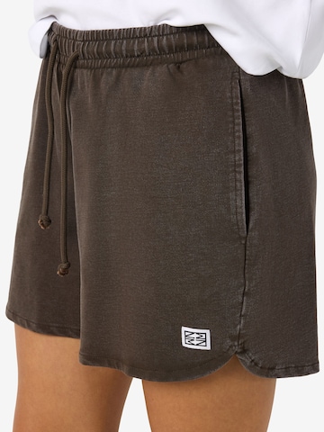 regular Pantaloni 'ALANI' di Noisy may in marrone