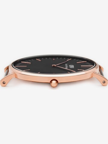 Daniel Wellington Analog Watch in Black