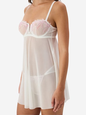 Penti Negligée 'PENTI Babydoll mit gebrochener Stickerei, Bügel und Schleifenmuster'‌‌‌‌‌‌‌‌‌ in Weiß