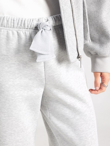 Wide leg Pantaloni 'PCCHILLI' di PIECES in grigio