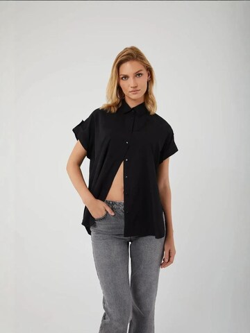 MixRay Blouse in Zwart: voorkant