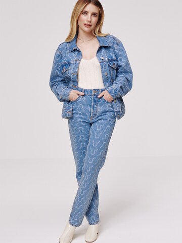 Regular Jean 'Manja' Daahls by Emma Roberts exclusively for ABOUT YOU en bleu : devant