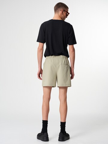 pinqponq Loosefit Shorts in Grün