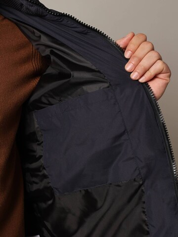 Veste mi-saison 'Nick' Deeluxe en bleu