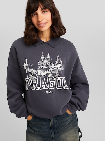 Bershka Sweatshirt in Grau