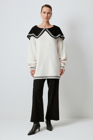 Touche Prive Pullover in Beige