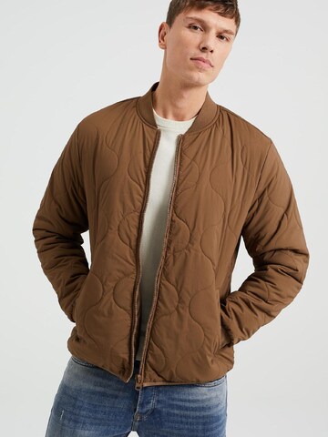 WE Fashion Between-season jacket in Brown: front