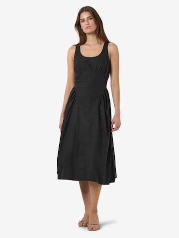 Noisy may Dress 'NMASTA' in Black