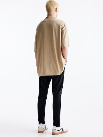 Pull&Bear Дънки Tapered Leg Дънки в черно