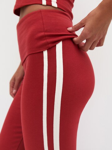 Pull&Bear Flared Broek in Rood