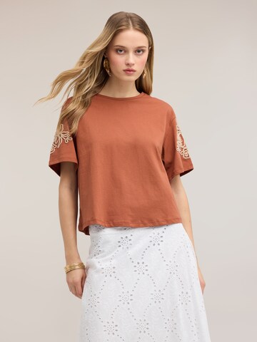MOTIVI Shirt in Bruin