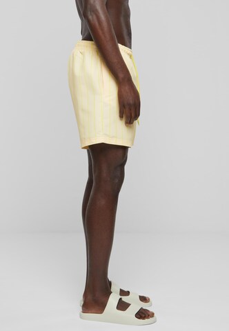 Shorts de bain Karl Kani en jaune