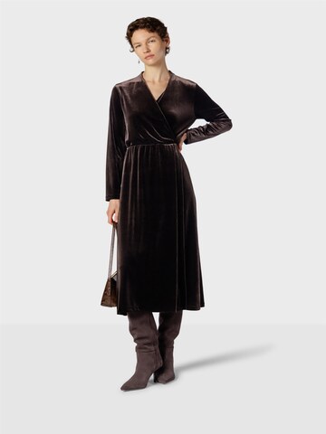 NAULOVER - Vestido ' ' em castanho: frente