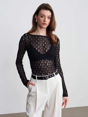 Dilvin Shirt in Black: front