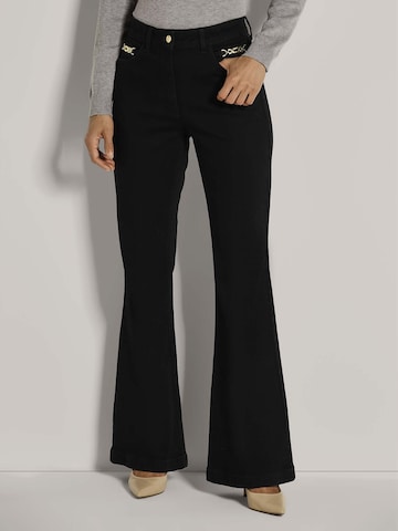 MADELEINE Bootcut Jeans in Zwart: voorkant