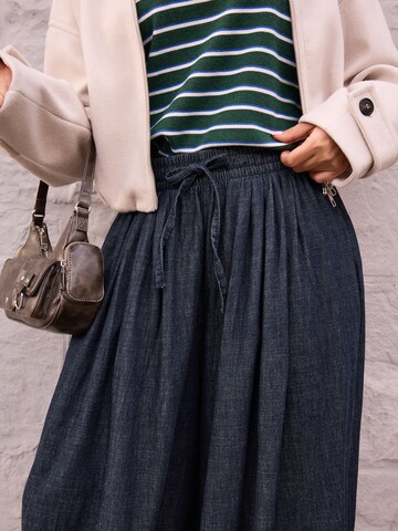 Bershka Barrel Jeans in Blue