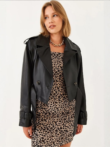 Cappotto di mezza stagione di Bianco Lucci in nero: frontale